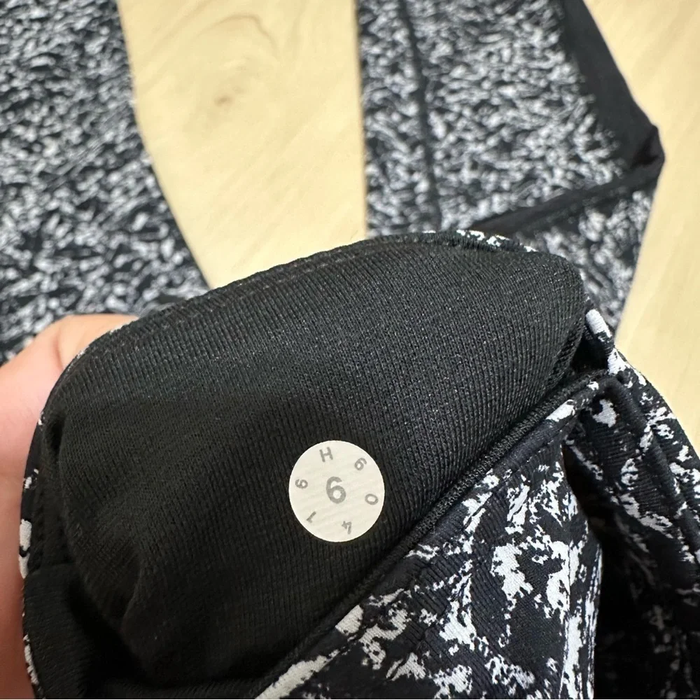 Lululemon black and white leggings